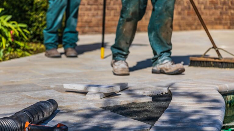 Dalle pour terrasse en bois : quel support choisir et comment la poser ?